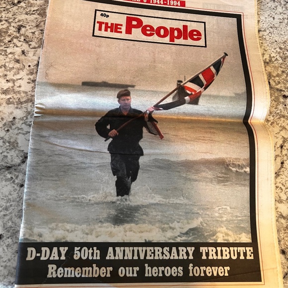 THE PEOPLE D-DAY TRIBUTE 1944-1994 ANNIVERSARY NEWSPAPER - Picture 1 of 3